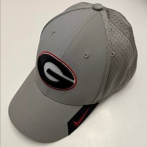Nike Dri-Fit Georgia Bulldogs fitted hat M/L Gray/Silver